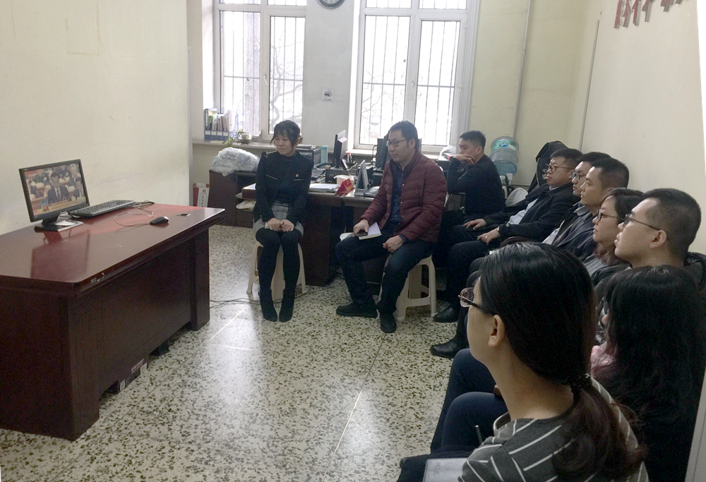 校团委全体工作人员及各基层团委负责人集体收看现场直播