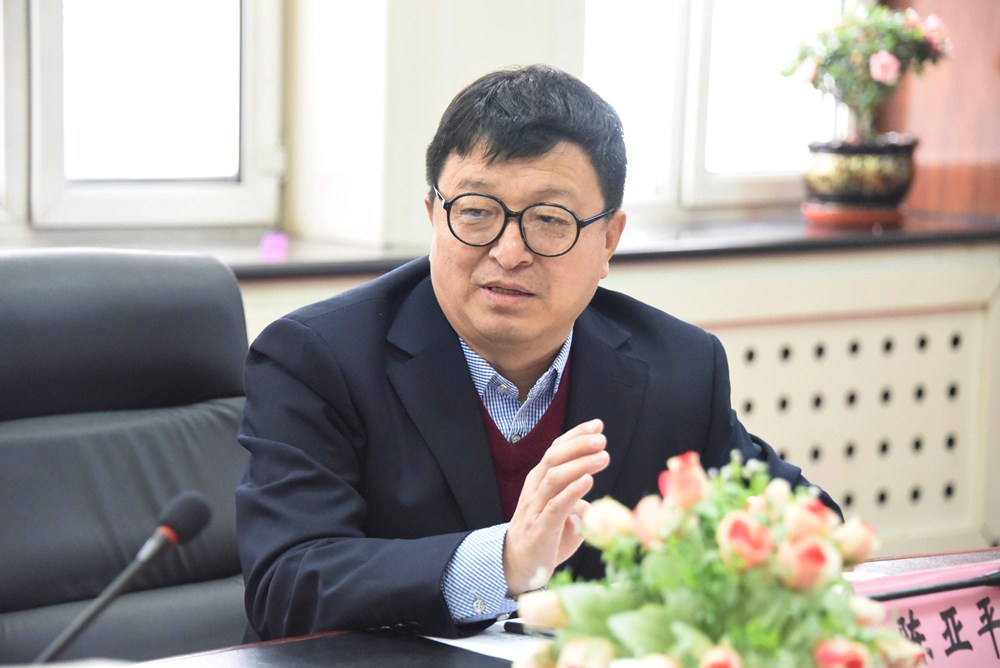 校党委副书记陈亚平讲话