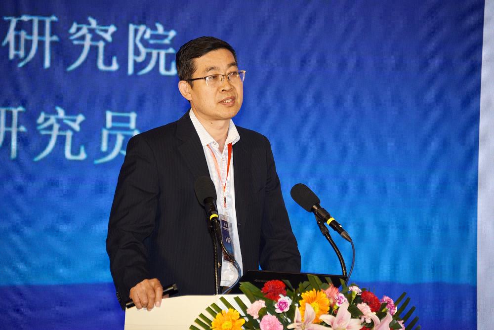 天津药物研究院张铁军研究员作题为《中药质量属性辨析、表征与应用》的学术报告