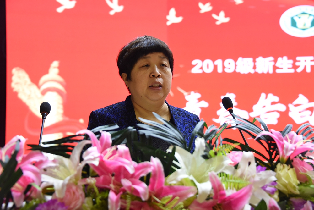 教师代表、第一临床医学院呼吸科主任、博士生导师李竹英教授发言