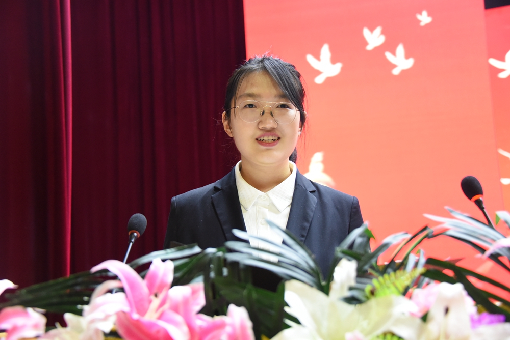 在校生代表、药学院2018级药学专业郭瑞怡同学发言