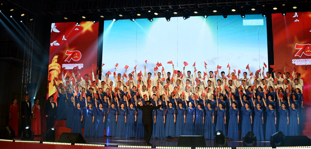 第一临床医学院暨附属第一医院代表队演唱歌曲《歌唱祖国》《今天是你的生日》