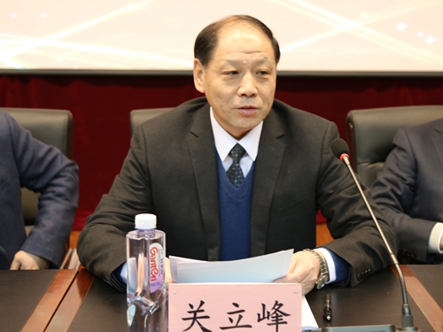 医院党委书记关立峰主持会议