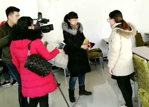 青年志愿者接受佳木斯市电视台采访