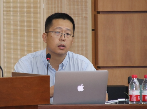 中国中医科学院中医药数据资源室主任王斌作题为《真实世界临床利用的方法》的学术报告