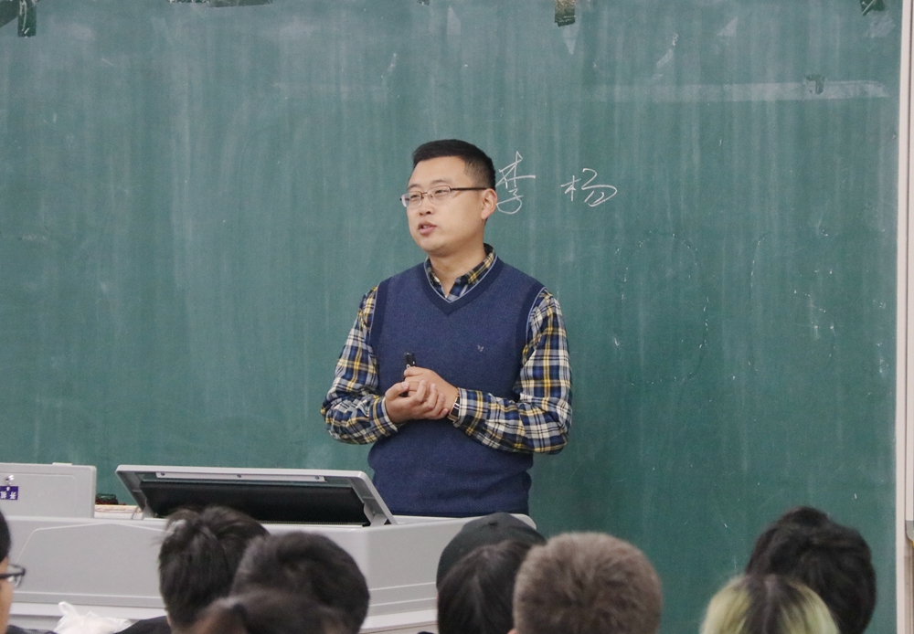 心血管三科副主任、主任医师、硕士研究生导师李杨作讲座